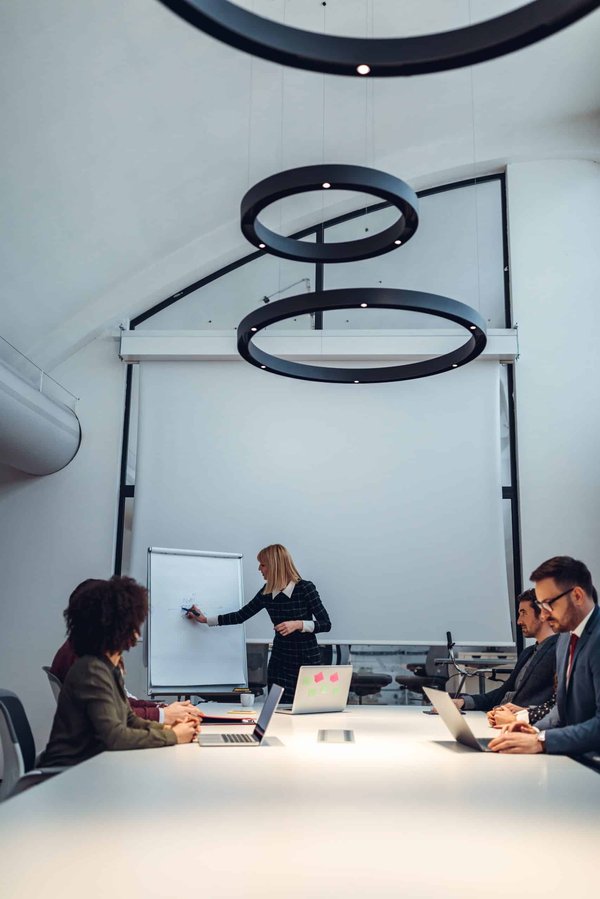 l'influence des réseaux sociaux sur les normes de beauté dans la société contemporaine