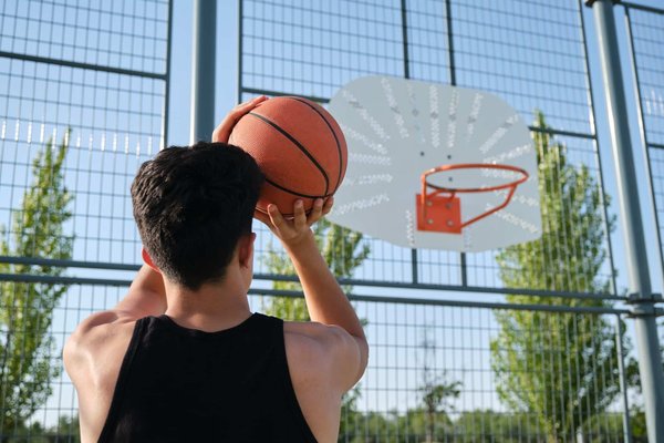 Comment organiser une compétition de tirs au panier avec vos proches