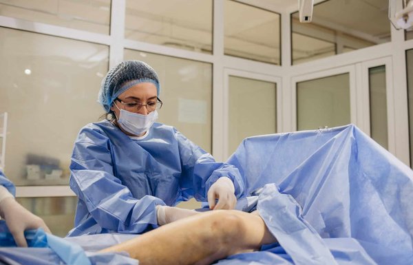 Quels sont les objectifs et la mission de la clinique du Dr. Pierre Larose en matière de santé vasculaire?