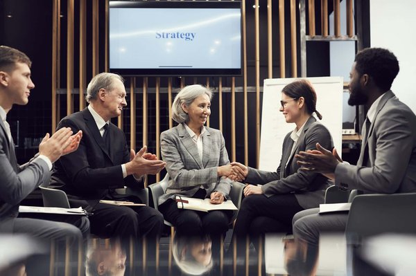 Comment impliquer les membres du club client dans la co-création de produits ou de services?