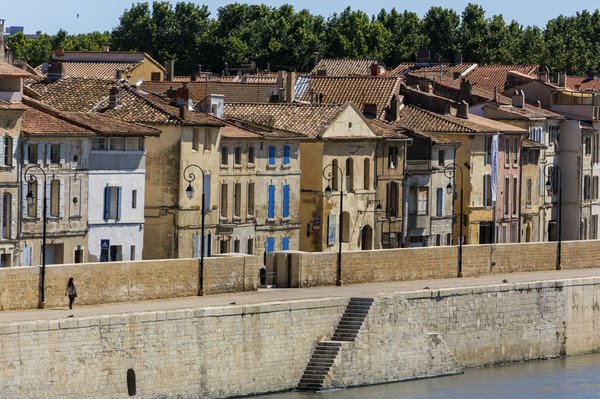 Quels sont les biens immobiliers en rénovation ou à restaurer proposés par Barnes Provence ?
