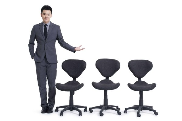 Construisez votre avenir en répondant à des offres d'emploi politique